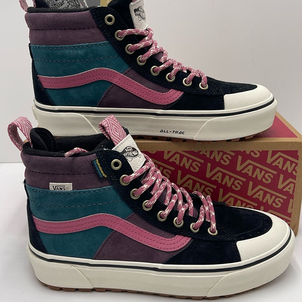 Vans WMNS Sk8-Hi Mte-2 Trekker Multi Color
VNOA5HZZMUL
Boots Cold Weather Snkrs